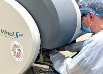 С помощью робота Da Vinci в Украине смогли сделать сложную операцию на пищеводе   