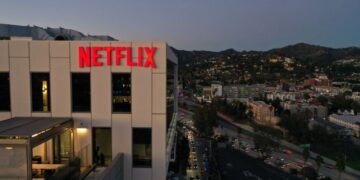 Рост подписчиков у Netflix стремительно снижается, а акции упали на 20%