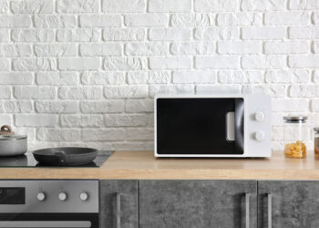 Где на кухне поставить микроволновку