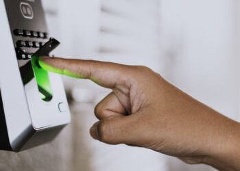 В Киеве впервые введена электронная система доступа к укрытию