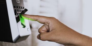 В Киеве впервые введена электронная система доступа к укрытию