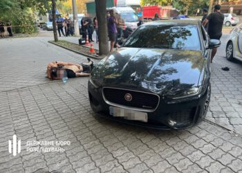 Місце_інциденту_Дніпр_поліцейський_пасажир_автомобіля