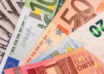 Україна не планує переходити з долара на євро