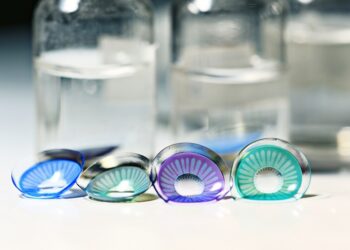 Кольорові контактні лінзи: поєднання стилю, зручності та самовираження