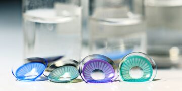 Кольорові контактні лінзи: поєднання стилю, зручності та самовираження