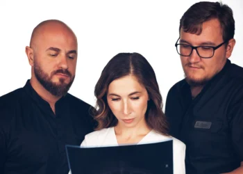 Марія Стецик, стоматолог-ортопед клініки PICASSO в Ужгороді, консультація встановлення вінірів. Стоматологія PICASSO, вул. Баб’яка 1Б, Ужгород, тел. 097 247 57 47.