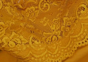 Як обрати ідеальну жіночу піжаму для сну: тканини, фасони та комфорт